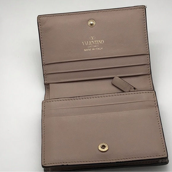 EUC SMALL ROCKSTUD CALFSKIN WALLET   RETAIL $490 - Picture 5 of 16